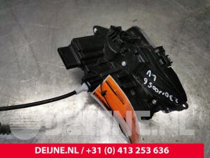 Volvo XC40 Door lock mechanism 4-door, front left O167726 photo 3