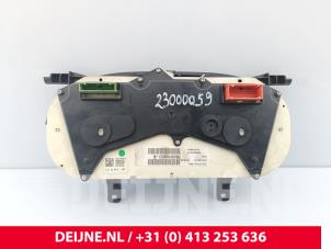 Nissan Interstar Kilometerteller KM O167793 foto 3