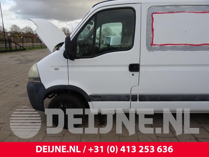 Nissan Interstar Tür 2-türig links O167799