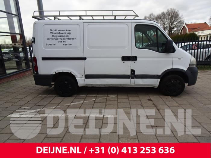 Nissan Interstar Kotflügel rechts vorne O167808