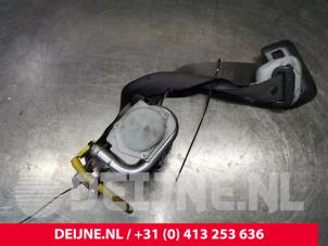 Toyota Hiace Front seatbelt, right O168132 photo 3