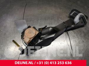 Toyota Hiace Front seatbelt, right O168132 photo 2