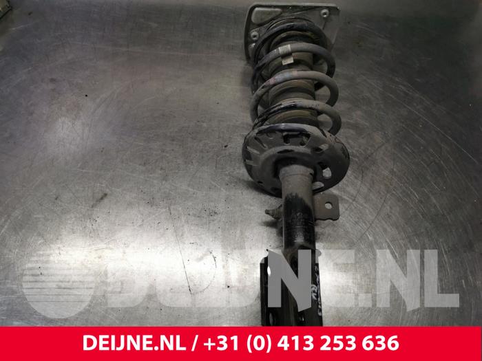 Citroen Jumpy Stoßdämpferstrebe rechts vorne O168239