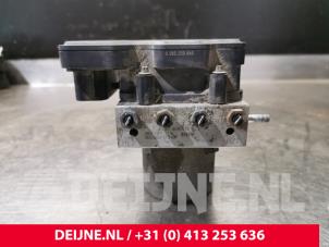 Mercedes Vito ABS pump O168328 photo 2