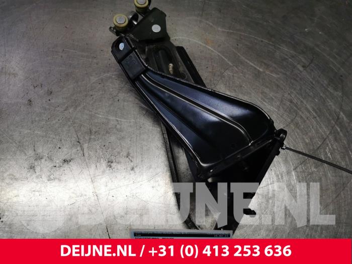 Opel Combo Sliding door roller, right O168343