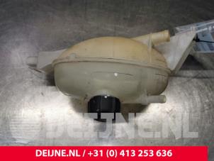 Renault Master Ausgleichsbehälter O168392 foto 3