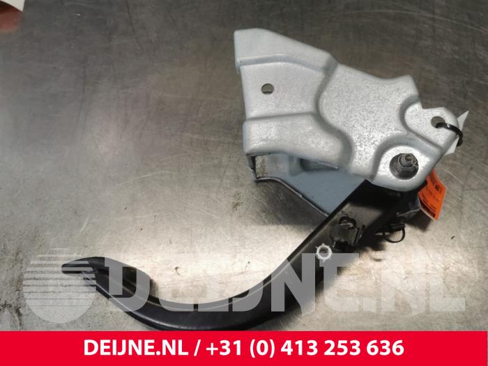 Opel Vivaro Rempedaal O168826