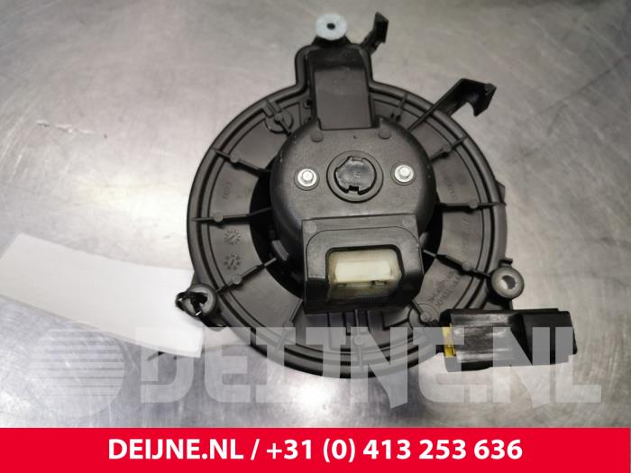 Iveco New Daily Heating and ventilation fan motor O169912
