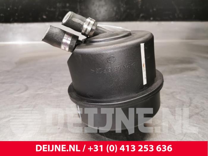 Gebruikte Servo Oliereservoir Iveco New Daily VI 33S14, 35C14, 35S14 Prijs € 36,30 Inclusief btw aangeboden door van Deijne Onderdelen Uden B.V.