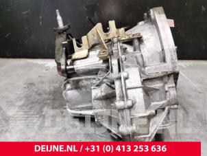 Gebruikte Versnellingsbak Renault Master III (FD/HD) 2.5 dCi 16V Prijs € 605,00 Inclusief btw aangeboden door van Deijne Onderdelen Uden B.V.