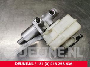 Gebruikte Hoofdremcilinder BMW 5 serie (E60) 530d 24V Prijs € 50,00 Margeregeling aangeboden door van Deijne Onderdelen Uden B.V.