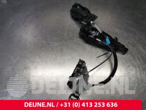 Gebruikte Deurslot Mechaniek 2Deurs rechts Citroen Berlingo 1.5 BlueHDi 100 Prijs € 60,50 Inclusief btw aangeboden door van Deijne Onderdelen Uden B.V.