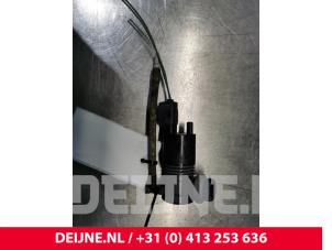 Opel Vivaro Windscreen washer pump O170481 photo 2