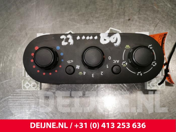 Opel Vivaro Heater control panel O170814
