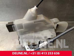 Toyota Pro-Ace City Deurslot Mechaniek 2Deurs links O170909 foto 3