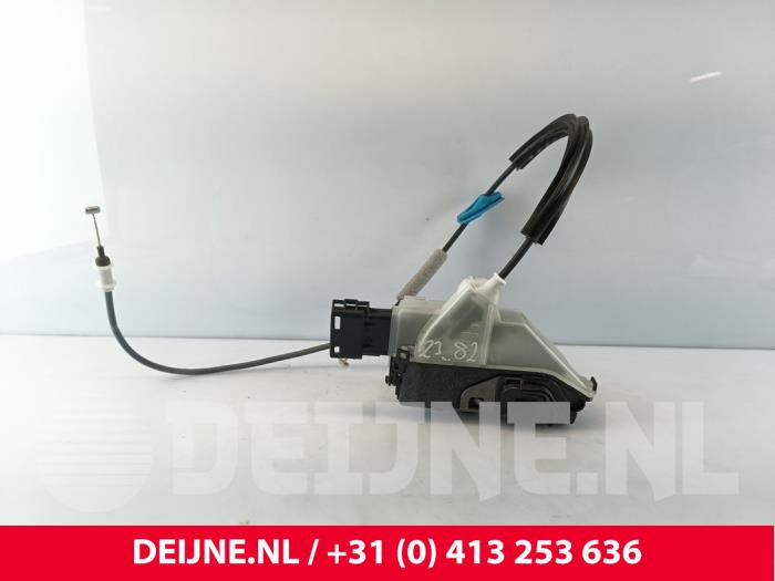 Toyota Pro-Ace City Door lock mechanism 2-door, right O170912
