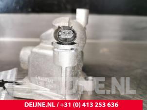 Mercedes E-Klasse Thermostaathuis O171034 foto 4