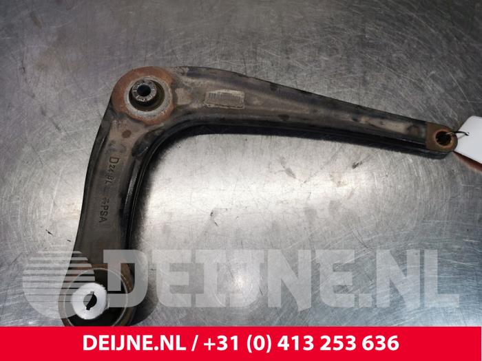 Toyota Pro-Ace Draagarm onder rechts-voor O171099