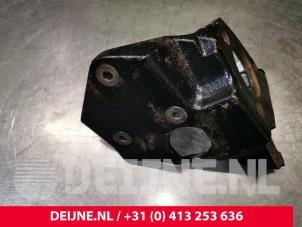 Volkswagen Transporter Diesel pump bracket O171256 photo 3