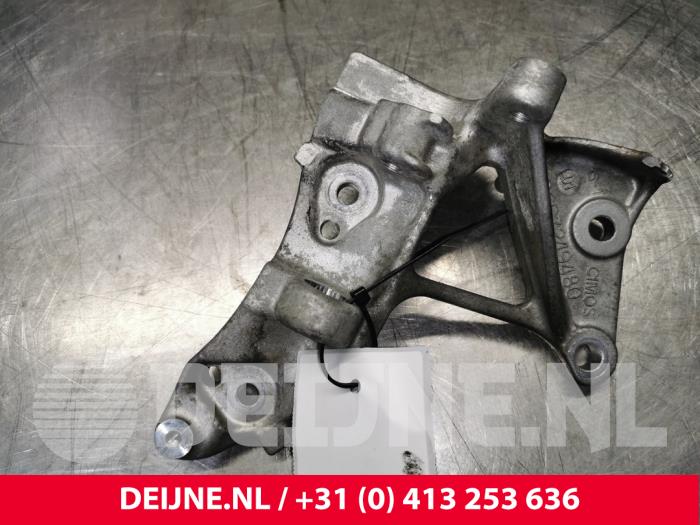 Gebruikte Dynamosteun boven Volvo V40 (MV) 2.0 D3 16V Prijs € 24,20 Inclusief btw aangeboden door van Deijne Onderdelen Uden B.V.