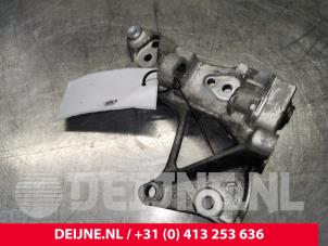 Volvo V40 Dynamosteun boven O171346 foto 3