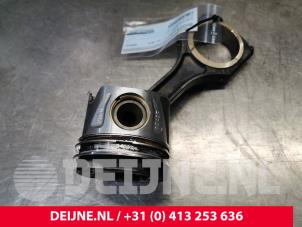 Gebruikte Drijfstang Mercedes ML III (166) 2.1 ML-250 CDI 16V BlueTEC 4-Matic Prijs € 75,00 Margeregeling aangeboden door van Deijne Onderdelen Uden B.V.