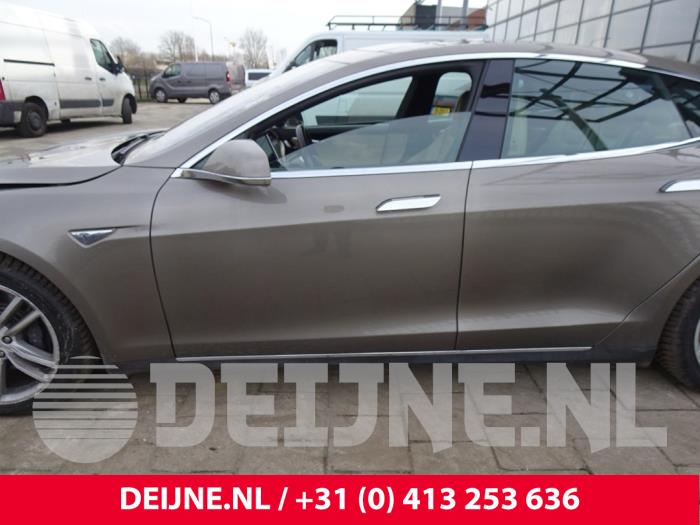 Tesla Model S Portierruit 4Deurs links-voor O171616
