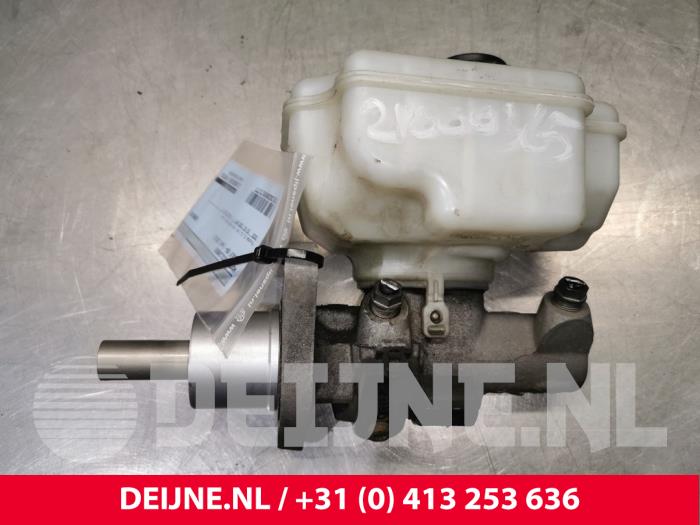 Volkswagen Golf Hoofdremcilinder O171777