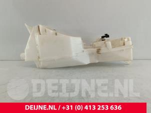 Volvo V60 Front windscreen washer reservoir O171829 photo 2
