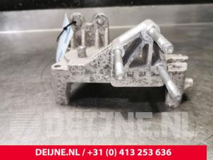 Gebruikte Motorsteun Opel Combo 1.3 CDTI 16V ecoFlex Prijs € 42,35 Inclusief btw aangeboden door van Deijne Onderdelen Uden B.V.