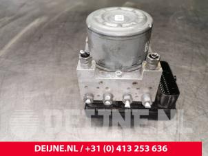 Renault Trafic ABS pump O172172 photo 3