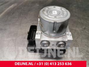 Gebruikte ABS Pomp Renault Trafic (1FL/2FL/3FL/4FL) 2.0 dCi 16V 145 Prijs € 211,75 Inclusief btw aangeboden door van Deijne Onderdelen Uden B.V.
