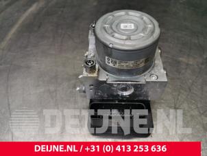 Renault Trafic ABS pump O172172 photo 2