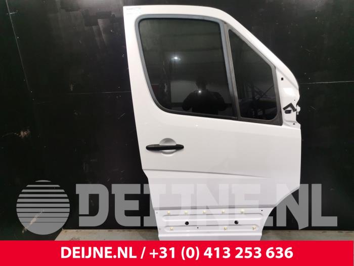 Mercedes Sprinter Tür 2-türig rechts O172205