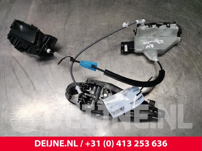 Toyota Pro-Ace City Door lock mechanism 2-door, right O172223