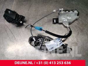 Gebruikte Deurslot Mechaniek 2Deurs rechts Toyota ProAce City 1.2 VVT-i 110 Prijs € 60,50 Inclusief btw aangeboden door van Deijne Onderdelen Uden B.V.