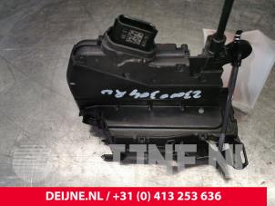 Gebruikte Deurslot Mechaniek 2Deurs rechts Renault Trafic (1FL/2FL/3FL/4FL) 2.0 dCi 16V 170 Prijs € 54,45 Inclusief btw aangeboden door van Deijne Onderdelen Uden B.V.