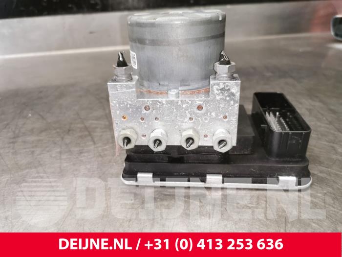 Gebruikte ABS Pomp Volvo V60 II (ZW) 2.0 D4 16V Prijs € 450,00 Margeregeling aangeboden door van Deijne Onderdelen Uden B.V.