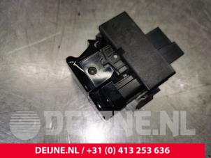 Volvo XC40 Handrem schakelaar O172795 foto 2