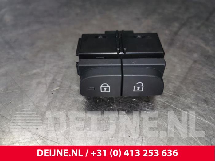 Volvo XC40 Zentralverriegelung Schalter O172797