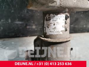 Volkswagen Transporter Schokdemperpoot links-voor O173009 foto 3