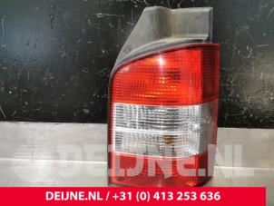 Gebruikte Achterlicht rechts Volkswagen Transporter T5 2.0 TDI BlueMotion Prijs € 30,25 Inclusief btw aangeboden door van Deijne Onderdelen Uden B.V.