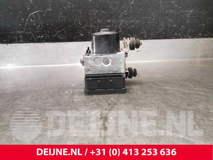 Gebruikte ABS Pomp Volkswagen Transporter T5 2.0 TDI BlueMotion Prijs € 60,50 Inclusief btw aangeboden door van Deijne Onderdelen Uden B.V.