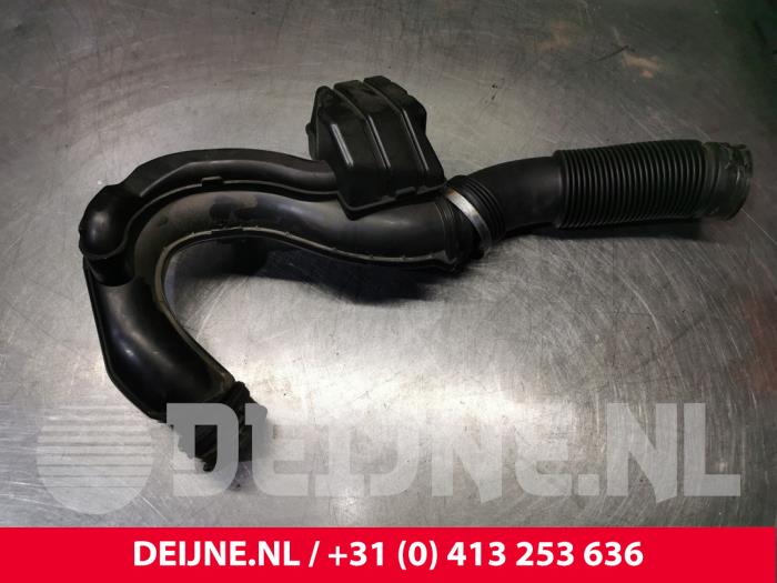 Opel Vivaro Ansaugschlauch Luft O173253