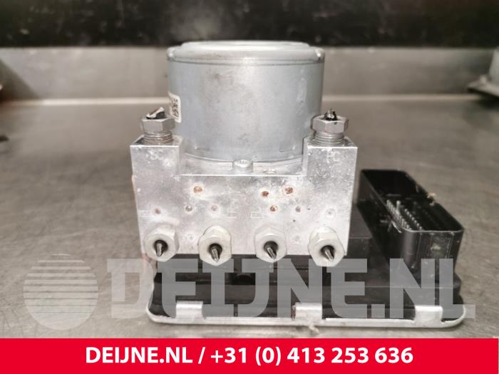 Gebruikte ABS Pomp Volvo XC90 II 2.0 D5 16V AWD Prijs € 300,00 Margeregeling aangeboden door van Deijne Onderdelen Uden B.V.