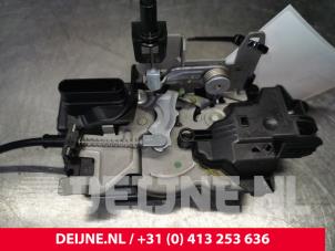 Gebruikte Deurslot Mechaniek 4Deurs rechts-voor Volvo XC90 II 2.0 D5 16V AWD Prijs € 90,00 Margeregeling aangeboden door van Deijne Onderdelen Uden B.V.