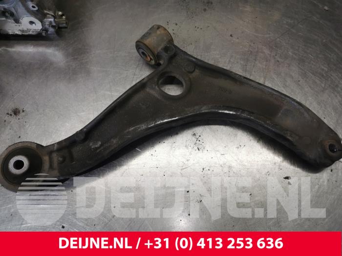 Renault Master Draagarm onder links-voor O173485