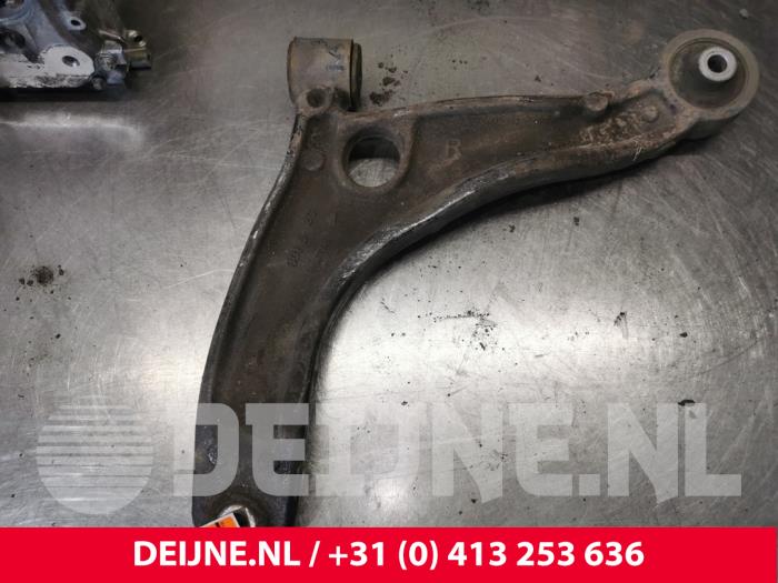 Renault Master Draagarm onder rechts-voor O173486