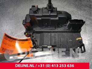Gebruikte Deurslot Mechaniek 2Deurs rechts Renault Master IV (MA/MB/MC/MD/MH/MF/MG/MH) 2.3 dCi 135 16V FWD Prijs € 78,65 Inclusief btw aangeboden door van Deijne Onderdelen Uden B.V.