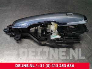 Gebruikte Deurgreep 4Deurs rechts-voor Volvo XC90 II 2.0 D5 16V AWD Prijs € 75,00 Margeregeling aangeboden door van Deijne Onderdelen Uden B.V.